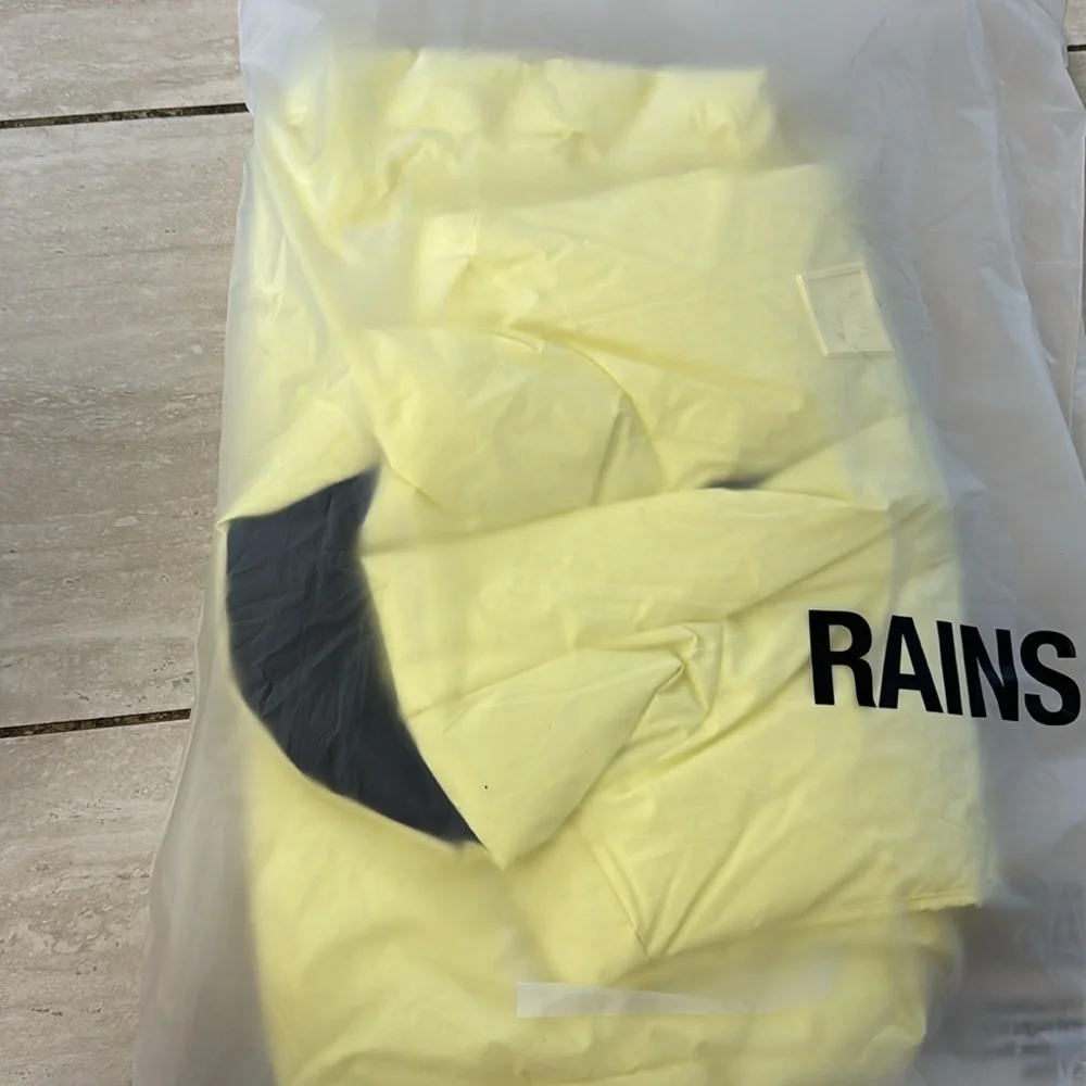Rains Loop W Vest Puff Jacket Yellow Straw Water Resistant XS - Picture 5 of 5